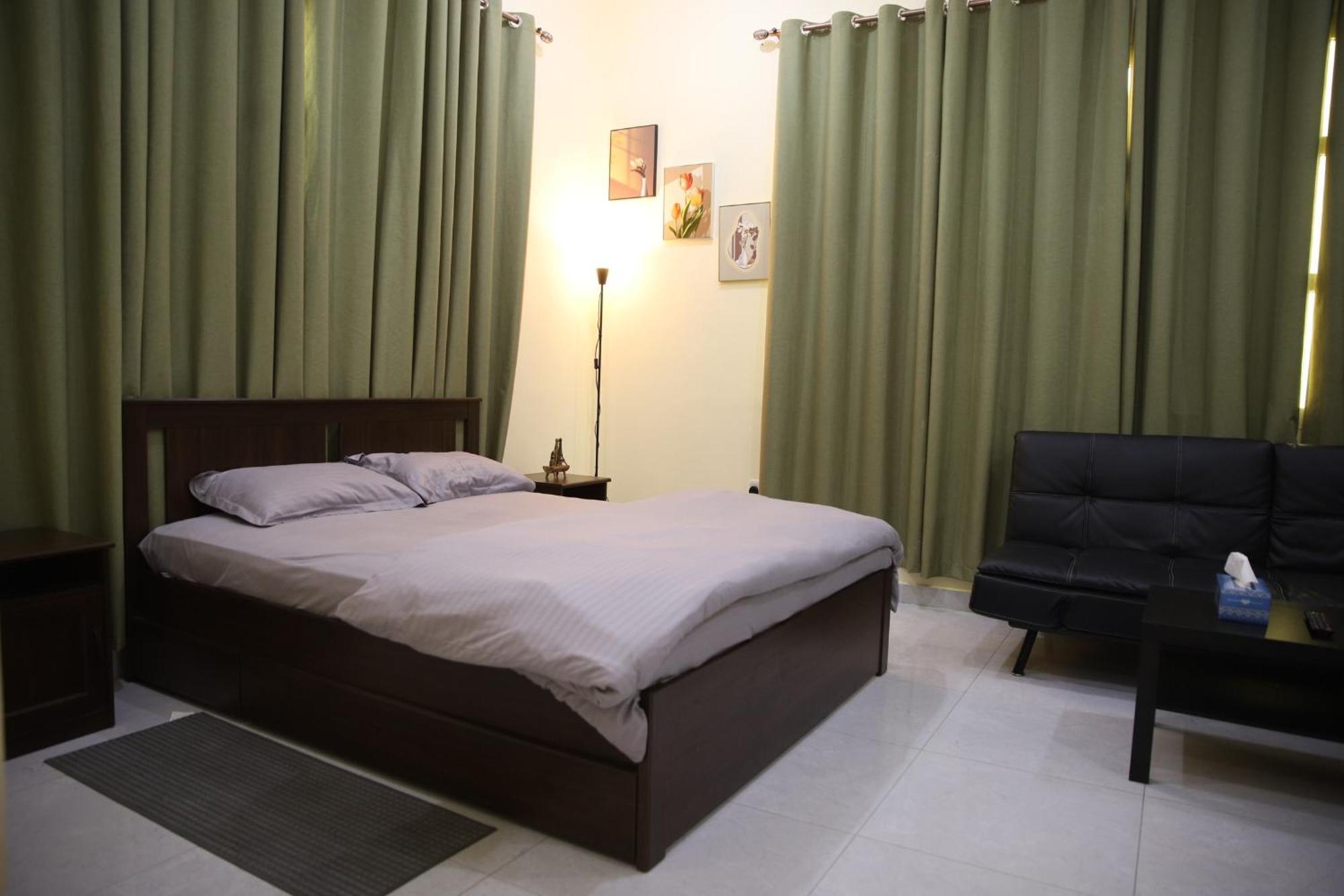 Luxury Private Studio Close To Airport Apartamento *